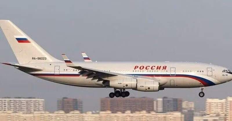 Chiếc Ilyushin Il-96, số hiệu RA-96023, khởi hành từ sân bay Vnukovo, Moscow lúc 07 giờ 50 sáng (giờ địa phương) hôm 14/8, do Đơn vị Bay Đặc biệt "Rossiya" vận hành, đơn vị chịu trách nhiệm vận tải của chính phủ Nga. may-bay-8.jpg