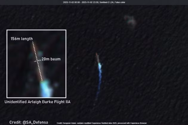 Vệ tinh Sentinel-2 của châu Âu đã ghi lại hình ảnh tàu khu trục lớp Arleigh Burke Flight IIA của Hải quân Mỹ ở Biển Caribe. Con tàu đang hoạt động cách bang Falcon của Venezuela 354 km, và cách bờ biển Puerto Rico 405 km. tau-1.jpg