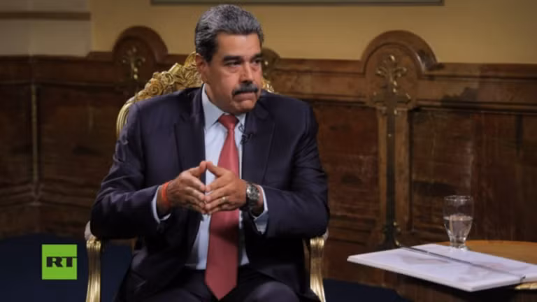 Mỹ đã áp đặt lệnh trừng phạt Venezuela trong nhiệm kỳ tổng thống đầu tiên của ông Trump, và gần đây đã tăng gấp đôi phần thưởng cho thông tin dẫn đến việc bắt giữ Tổng thống Nicolas Maduro lên 50 triệu đô la. my-22.png