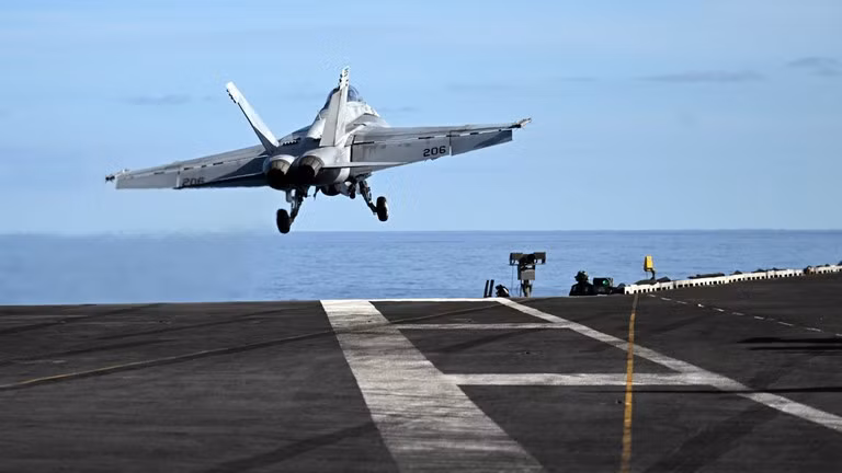 Ngoài ra, tờ Post đưa tin, trích dẫn hình ảnh vệ tinh, máy bay chiến đấu F-35 cũng đang đồn trú tại một căn cứ của Mỹ ở Puerto Rico. may-bay.jpg