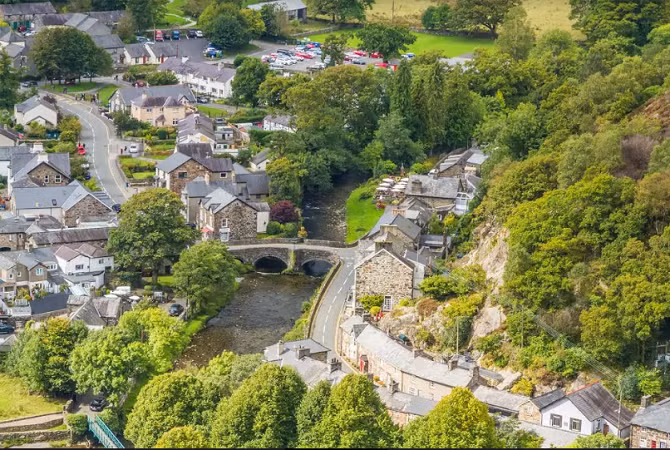 Vị trí thứ tám thuộc về Wrexham ở Bắc Wales. Không giống như tất cả các chính quyền địa phương khác trong danh sách này, Wrexham không gần bãi biển, vì vậy có thể sẽ rất ngạc nhiên khi thấy nơi này lọt vào top 10. Nhà ở tại Wrexham có giá trung bình là 199.930 bảng Anh. nhà 6.png