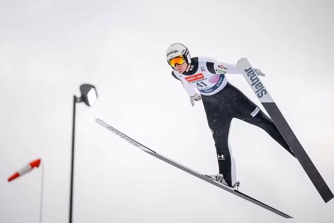 Đầu tháng này, vận động viên người Slovakia này cũng đã giành được danh hiệu vô địch thế giới leo đồi lớn tại Trondheim, Áo, cũng như huy chương vàng ở nội dung đồng đội và huy chương bạc ở nội dung đồng đội hỗn hợp. cu-nhay-6.jpg