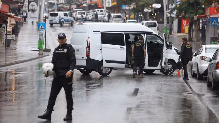 Văn phòng Công tố trưởng Istanbul ngày 25/12 thông báo rằng, cảnh sát chống khủng bố Thổ Nhĩ Kỳ đã bắt giữ 115 nghi phạm thuộc tổ chức Nhà nước Hồi giáo tự xưng (IS) trong một loạt cuộc đột kích. is-1.jpg