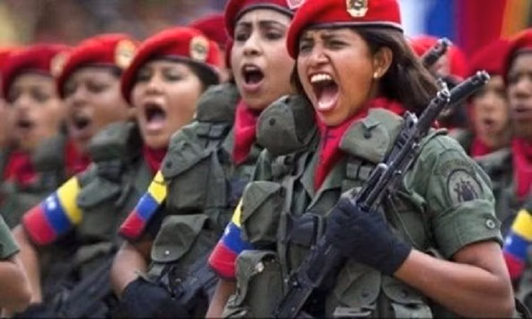 Hàng ngàn người Venezuela đã gia nhập lực lượng dân quân, tham gia huấn luyện vũ khí tại các căn cứ quân sự và khu dân cư, bất chấp những khó khăn tài chính của đất nước. ve-5.jpg