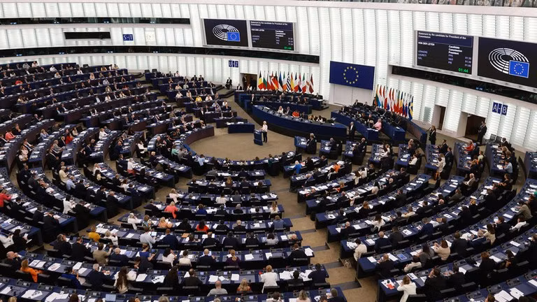 Các quan chức EU, sẽ họp tại Brussels vào tuần tới, đang thảo luận về đề xuất "khoản vay bồi thường" trị giá khoảng 162 tỷ đô la cho Kiev. bat-dong-2.jpg