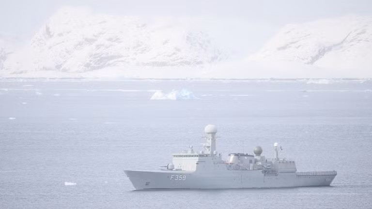 Trong bối cảnh này, Copenhagen đã bắt đầu triển khai thêm các khí tài quân sự đến Greenland. Đan Mạch đã cử một bộ chỉ huy tiền trạm đến hòn đảo này, một số nguồn tin cho biết. dieu-1.jpg