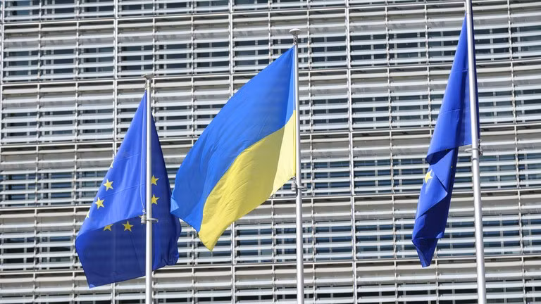 Theo Bloomberg trích dẫn nguồn tin thân cận, các quốc gia EU hiện đang cố gắng "kéo dài thời gian cho Ukraine", và trì hoãn thời hạn chót do Mỹ đặt ra. eu-1.jpg