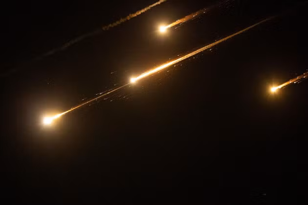 Theo Reuters, kể từ khi cuộc xung đột Israel-Iran bắt đầu vào ngày 13/6, Iran đã bắn hơn 700 tên lửa và UAV vào Israel, gây thiệt hại cho các khu dân cư ở Tel Aviv và các căn cứ quân sự, bao gồm cả Ramat David. nha-may-5.png