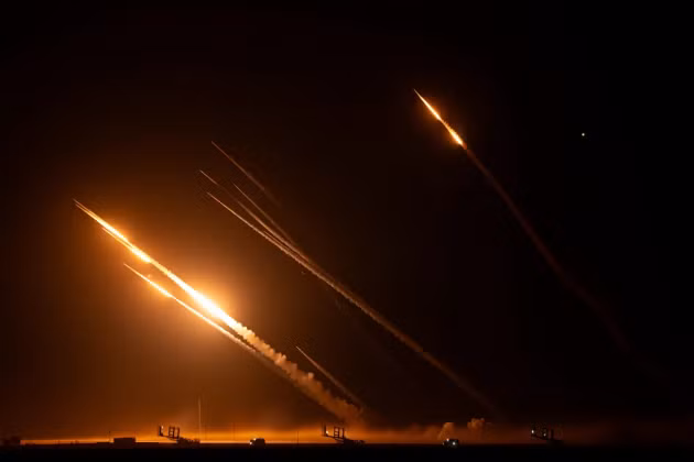 Tập đoàn Bazan đã thông báo cho Sở giao dịch chứng khoán Tel Aviv về việc đình chỉ hoạt động, lưu ý rằng, ngoài nhà máy điện, các cơ sở khác cũng bị hư hại, làm trầm trọng thêm cuộc khủng hoảng trong lĩnh vực năng lượng của Israel. nha-may-3.png