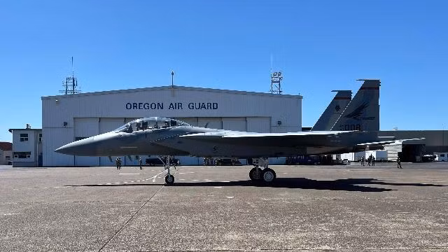 Mặc dù hợp đồng F-35 đã được thực hiện, nhưng thỏa thuận về F-15 tiên tiến vẫn chưa thành hiện thực. IAF có nhu cầu ngay lập tức về F-15 được trang bị hệ thống vũ khí do Israel phát triển để nhắm vào các địa điểm kiên cố, như các cơ sở hạt nhân của Iran. f15-6-6240.jpg