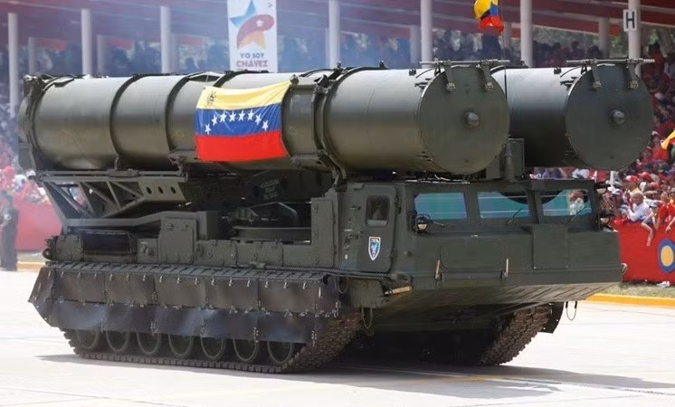 Hình ảnh đăng trên kênh chính thức của Bộ Quốc phòng cho thấy các bệ phóng và radar trong trạng thái sẵn sàng chiến đấu, nhấn mạnh sự sẵn sàng của chúng trong việc đối phó với các mối đe dọa trên không tiềm tàng. s2.jpg