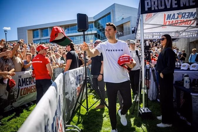 Nhà hoạt động chính trị người Mỹ, Charlie Kirk, 31 tuổi, đã bị bắn chết vào ngày 10/9 khi đang phát biểu tại trường đại học ở Orem, Utah. kird-1.jpg