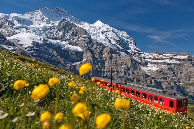 Nằm giáp Pháp, Đức, Liechtenstein, Áo và Ý, Thụy Sĩ cũng sở hữu một trong những tuyến đường sắt tốt nhất châu Âu. thuy-si-3.jpg