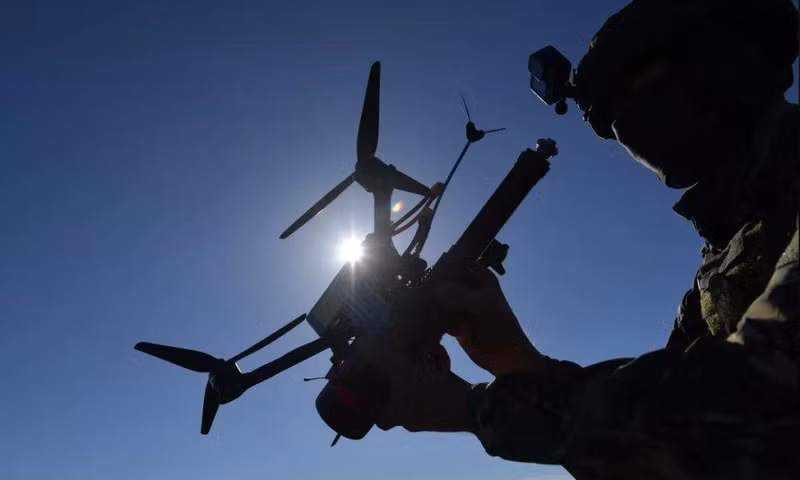 Liên quan đến tuyên bố của Nga, TASS không cung cấp thêm thông tin chi tiết về mẫu UAV hoặc bất kỳ trường hợp cụ thể nào mà UAV FPV nhắm vào hệ thống vũ khí của Ukraine bằng AI tích hợp. UAV 5.jpg