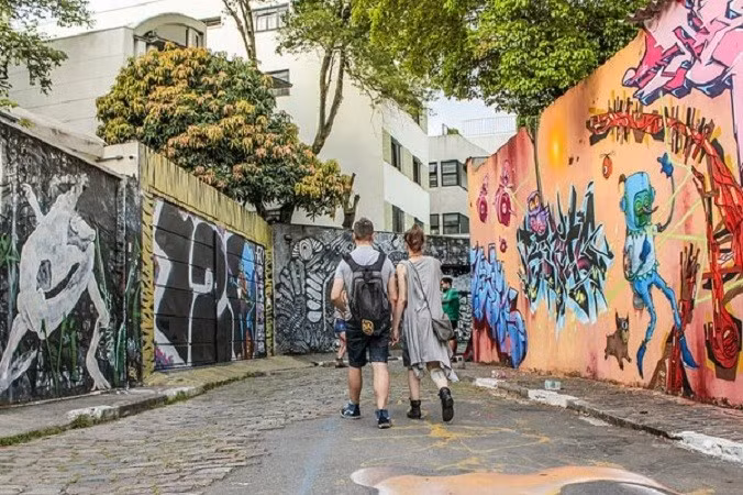 Trong khi đó, Barra Funda ở phía tây Sao Paulo, Brazil, đứng thứ ba trong danh sách nhờ điều mà Time Out mô tả là "một bầu không khí sáng tạo và tuyệt vời không thể phủ nhận" kết hợp với lịch sử công nghiệp. brazil.jpg