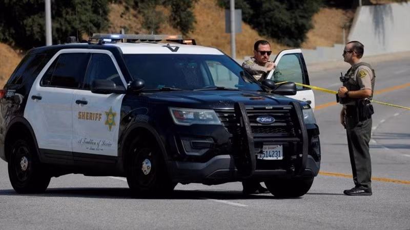 Văn phòng FBI tại Los Angeles cũng xác nhận sự tham gia của họ vào cuộc điều tra đang diễn ra. Một vụ tai nạn được cho là đã xảy ra khi các cảnh sát đang xử lý vũ khí tại cơ sở huấn luyện. no-3.jpg