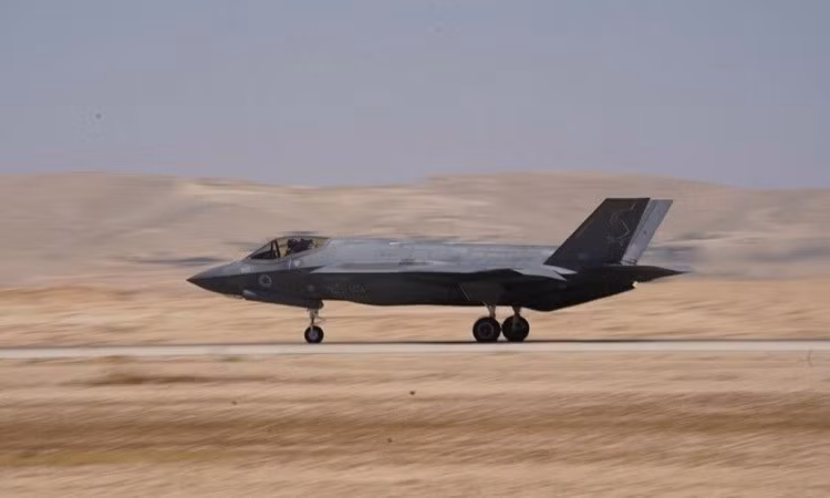 Hội đồng An ninh Quốc gia Iran cho biết, Iran đã buộc Israel phải "thừa nhận thất bại", và chấm dứt hành động tấn công đơn phương, làm dấy lên làn sóng ăn mừng ở Tehran với hàng trăm nghìn người xuống đường. tehran-8.jpg