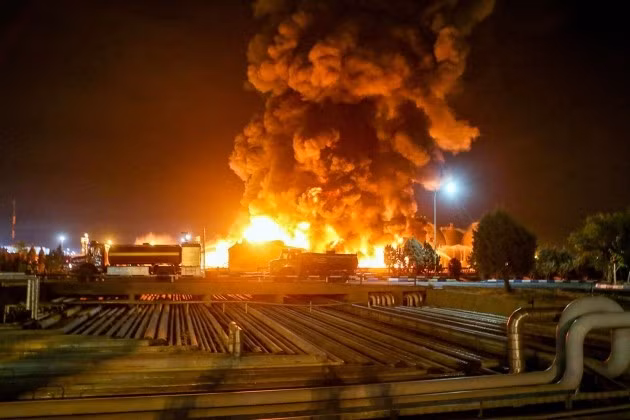 Trong khi đó, Tehran đã chứng minh sức mạnh quân sự và sự thống nhất của mình”, Tổng thống Iran Masoud Pezeshkian nhấn mạnh trong bài phát biểu trước toàn dân hôm 24/6. tehran-1.jpg