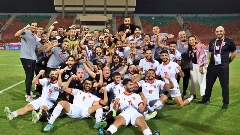 Năm nay đánh dấu lần đầu tiên quốc gia Trung Đông này giành quyền tham dự World Cup. doi-tuyen.jpg