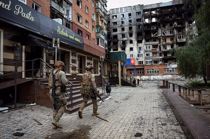 Việc Nga kiểm soát Kupyansk, một trong những trung tâm đầu não của vùng Kharkiv, là một thông điệp gửi đến đối phương rằng, cần phải nói về hòa bình chứ không phải về một lệnh ngừng bắn. nga-5.jpg