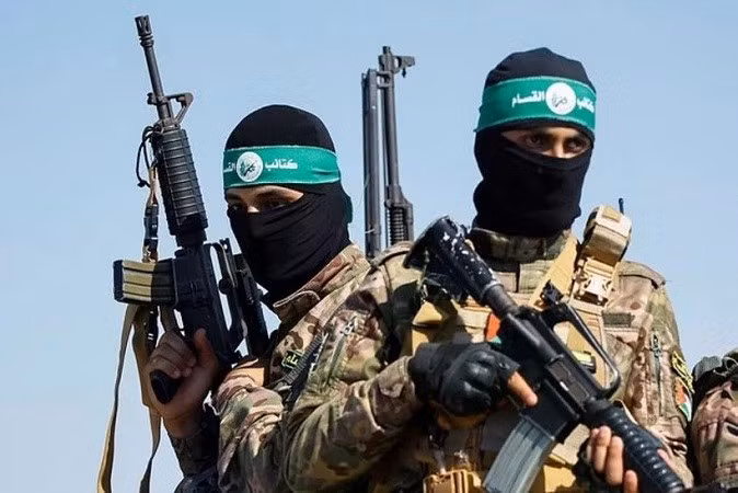 Mặc dù Hamas đã đồng ý trao trả toàn bộ số con tin còn lại của Israel để đổi lấy tù nhân Palestine, nhưng cho đến nay họ vẫn từ chối giải giáp. Trong khi đó, Thủ tướng Israel đã từ chối cam kết rút quân hoàn toàn khỏi Gaza. hamas-5.jpg