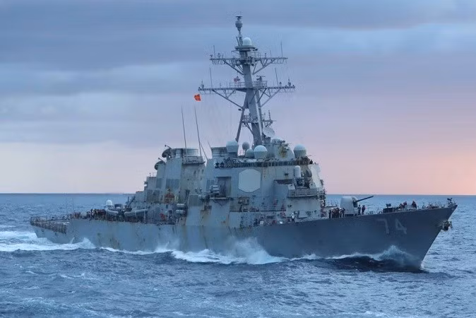 Lầu Năm Góc chưa bình luận về vị trí của tàu. Trước đó, tàu sân bay USS Gerald R. Ford và một số tàu khu trục đã đến khu vực này để thực hiện các hoạt động chống ma túy. tau-2.jpg