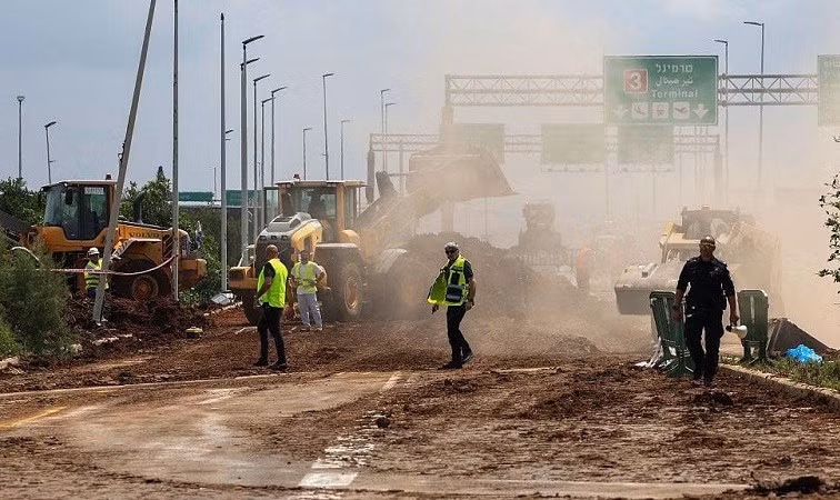 Nhóm này sau đó tiếp tục cảnh báo, họ có thể tấn công một lần nữa và sẽ "áp đặt lệnh phong tỏa toàn diện trên không" đối với Israel bằng cách liên tục nhắm vào các sân bay, đặc biệt là Ben Gurion. ten-lua-5.jpg