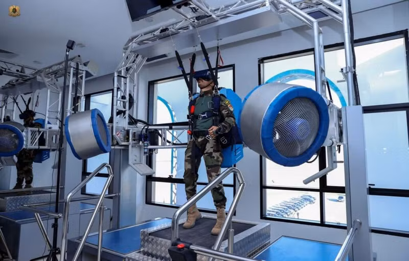 Phiên bản này có phạm vi radar kiểm soát hỏa lực được cải thiện và khả năng bảo vệ chống lại mồi bẫy, mục tiêu giả. Nó cũng có thể tấn công tối đa bốn mục tiêu cùng lúc. lybia-6.jpg