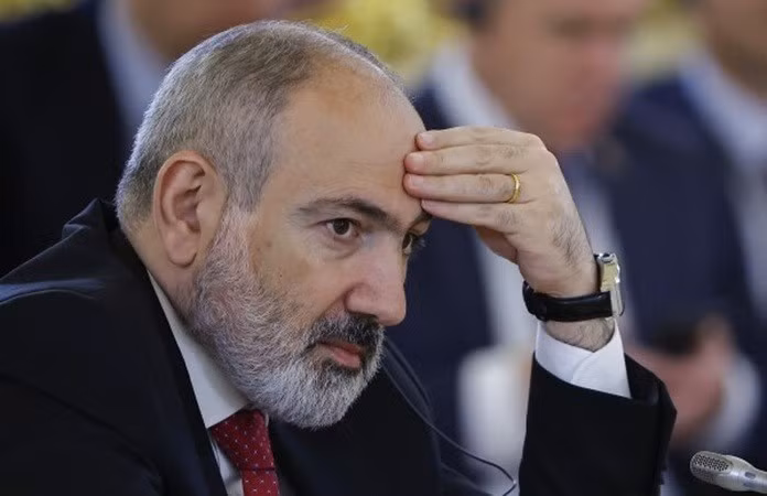 Căng thẳng giữa Thủ tướng Pashinyan và Giáo hội quốc gia Armenia bắt đầu vào năm 2020 khi giáo sĩ hàng đầu của giáo hội, Giáo chủ Garegin II, kêu gọi thủ tướng từ chức giữa bối cảnh các cuộc biểu tình rầm rộ. tt-a.jpg