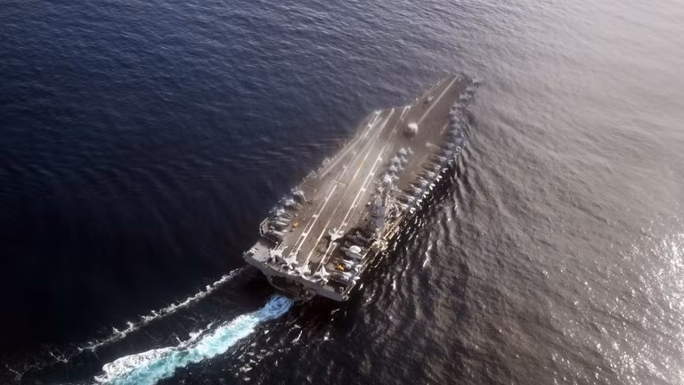 Tàu sân bay USS Gerald R. Ford, dự kiến sẽ đến vào tuần tới, được cho là sẽ mang theo ba tàu quân sự nữa, với tổng cộng hơn 4.000 quân nhân trên tàu. tau-ford.jpg