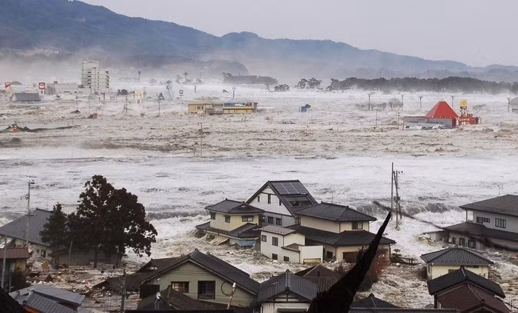 2. Tohoku, Nhật Bản: Vào ngày 11/3/2011, một trận động đất có cường độ 9,0 độ richter đã xảy ra ở Tohoku, Nhật Bản, và gây ra sự hoảng loạn lan rộng về nhà máy điện hạt nhân Fukushima. nhat-1.jpg