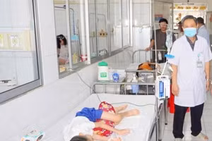  Học sinh nghi ngộ độc thực phẩm nhập viện tại Đồng Tháp (Ảnh: Báo ĐT).
