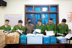 Đường dây mua bán hóa đơn khống với số tiền gần 100 tỷ đồng