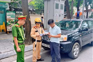 Ảnh: Lực lượng chức năng ra quân đảm bảo an toàn giao thông.