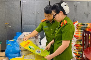 Nhóm người kinh doanh hơn 17 tấn gạo giả nhãn hiệu gạo ST25 bị khởi tố