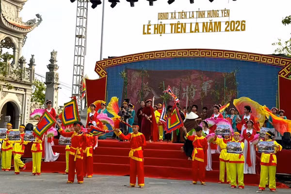 Buổi tổng duyệt vở chèo “Chúa Mẫu Tiên La - Bài ca vang mãi” của học sinh Trường THCS Thái Phương. Ảnh: NVCC