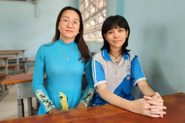 Cô Trần Thị Lan Chinh và Kim Tuyền. Ảnh: Lâm Ngọc