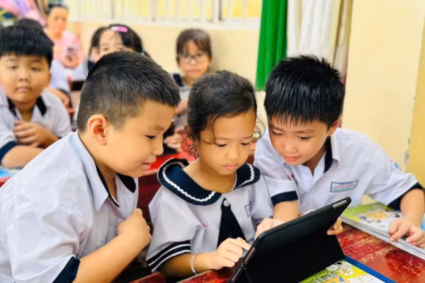 Giờ học của học sinh Trường Tiểu học Thuận Kiều (phường Đông Hưng Thuận, TPHCM). Ảnh: Hồ Phúc