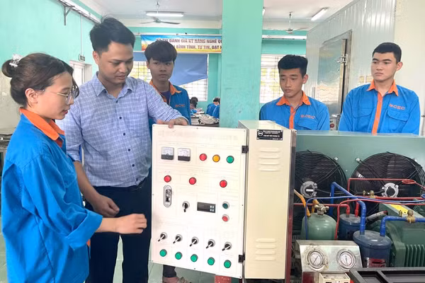 85% thanh niên hoàn thành THPT hoặc tương đương mang lại lợi ích thiết thực trong học tập, việc làm và hội nhập. Ảnh: INT