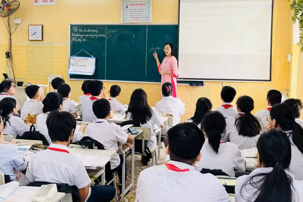 Những giờ ôn tập miệt mài của cô và trò Trường THCS Trần Bích San (Ninh Bình).