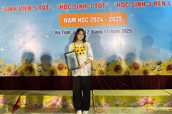 Em Ngô Bảo Châu - Học sinh lớp 11A11, Trường THPT Kỳ Anh (Hà Tĩnh).