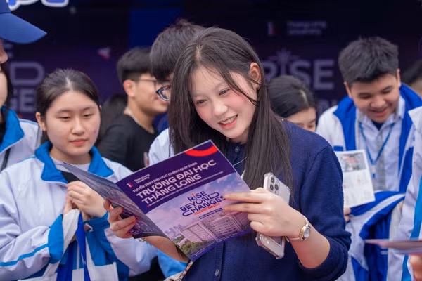 Học sinh tìm hiểu các ngành, chương trình đào tạo của Trường Đại học Thăng Long năm 2026. Ảnh: NTCC