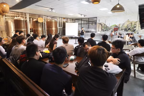 Sinh viên BUV thực tập tại Nhà máy bia C-Brewmaster ở Mê Linh (Hà Nội). Ảnh: Website nhà trường