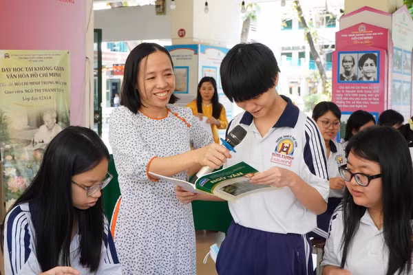 Những năm qua, học sinh Trường THPT Hùng Vương thường lựa chọn các môn khoa học tự nhiên “áp đảo” hơn so với khoa học xã hội. Ảnh: NTCC.
