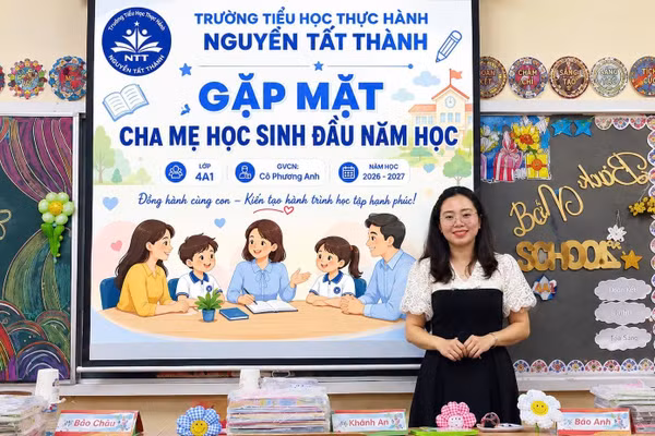 Chuẩn bị gặp mặt cha mẹ học sinh đầu năm học tại một lớp học Trường Tiểu học thực hành Nguyễn Tất Thành. Ảnh: NTCC 