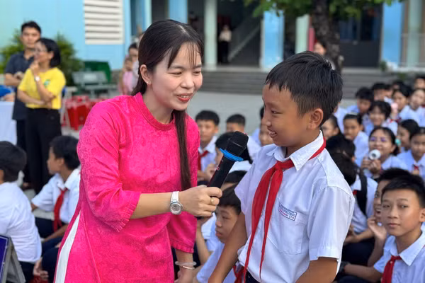 Học sinh Trường THCS Nguyễn Thiện Thuật tham gia chuyên đề Nói không với thuốc lá, bảo vệ sức khỏe học đường. Ảnh: NTCC