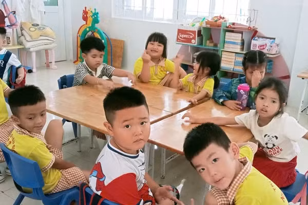 Trường Mầm non xã Nhơn Châu chỉ có 3 giáo viên phụ trách 3 lớp.