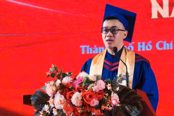 Thủ khoa ngành Sư phạm Tiếng Anh - Nguyễn Ngô Tấn Đạt. Ảnh: NVCC