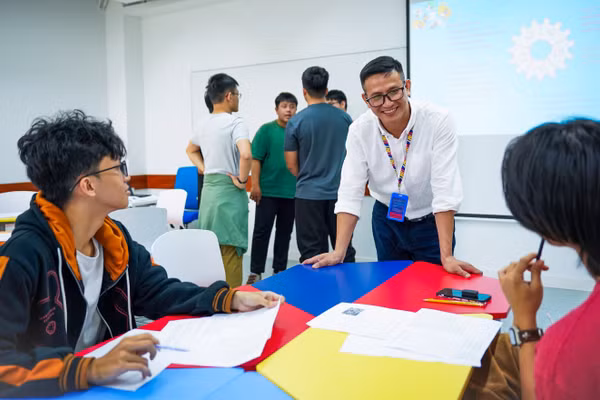 Sinh viên Trường Đại học Quản lý và Công nghệ TPHCM trong giờ học. Ảnh: NTCC