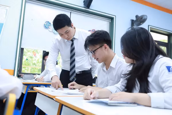 Thầy trò Trường THPT Phan Đình Phùng (Hà Nội). Ảnh minh họa: INT